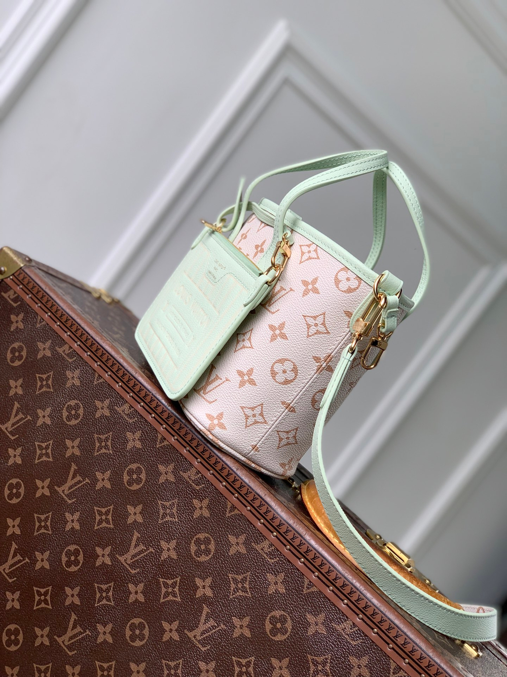 Louis Vuitton Neverfull Bandouliere Inside Out BB