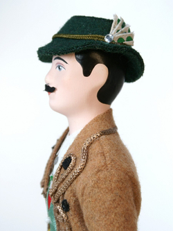 Кукла фарфоровая в Мужском национальном немецком костюме 20в. Бавария