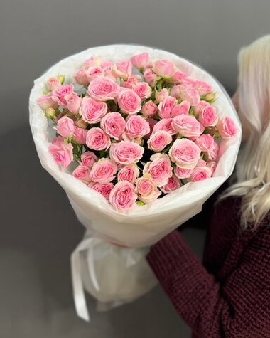 Букет из 11 кустовых роз в "облачке"