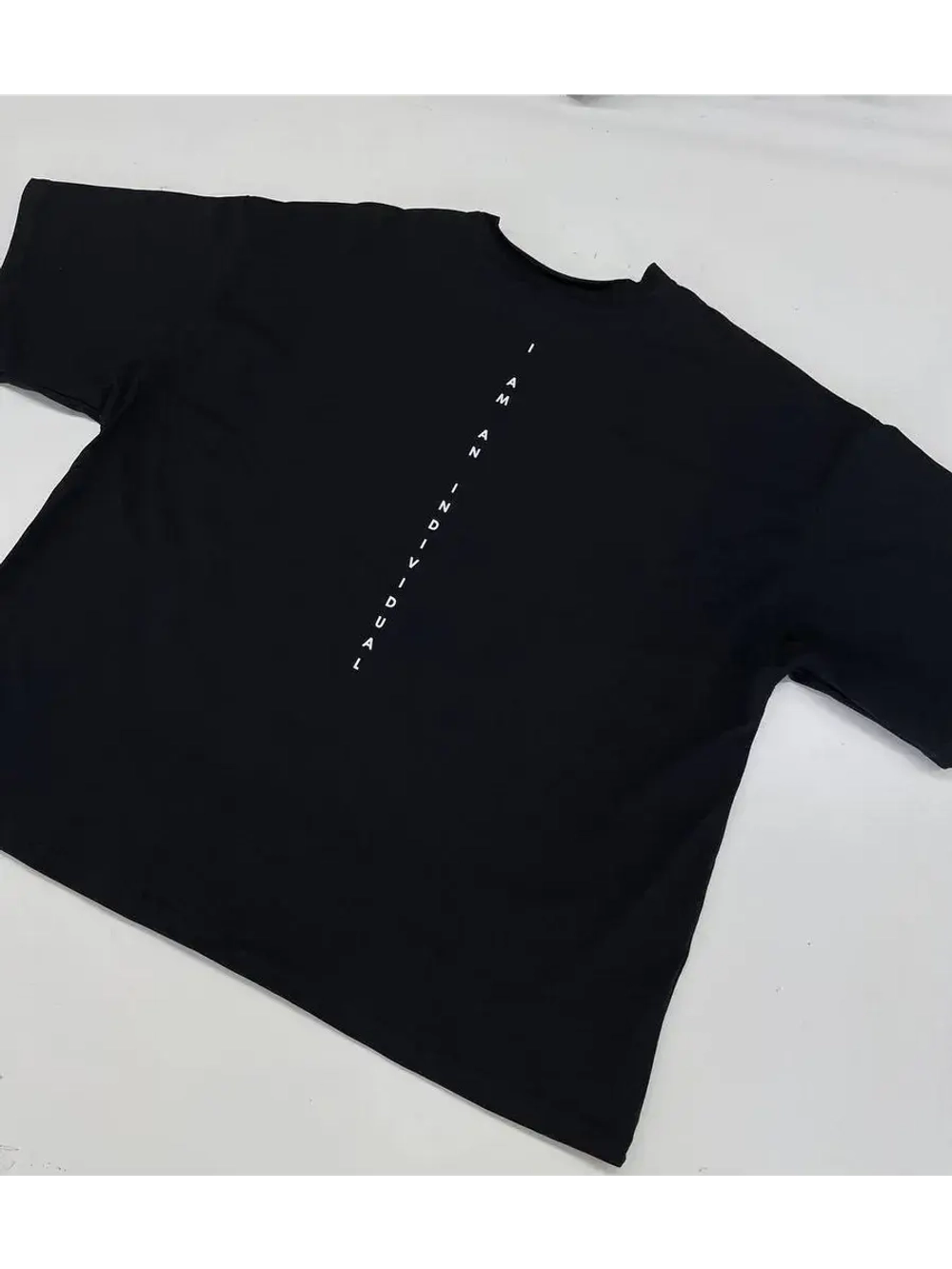 Футболка черная оверсайз с принтом на спине