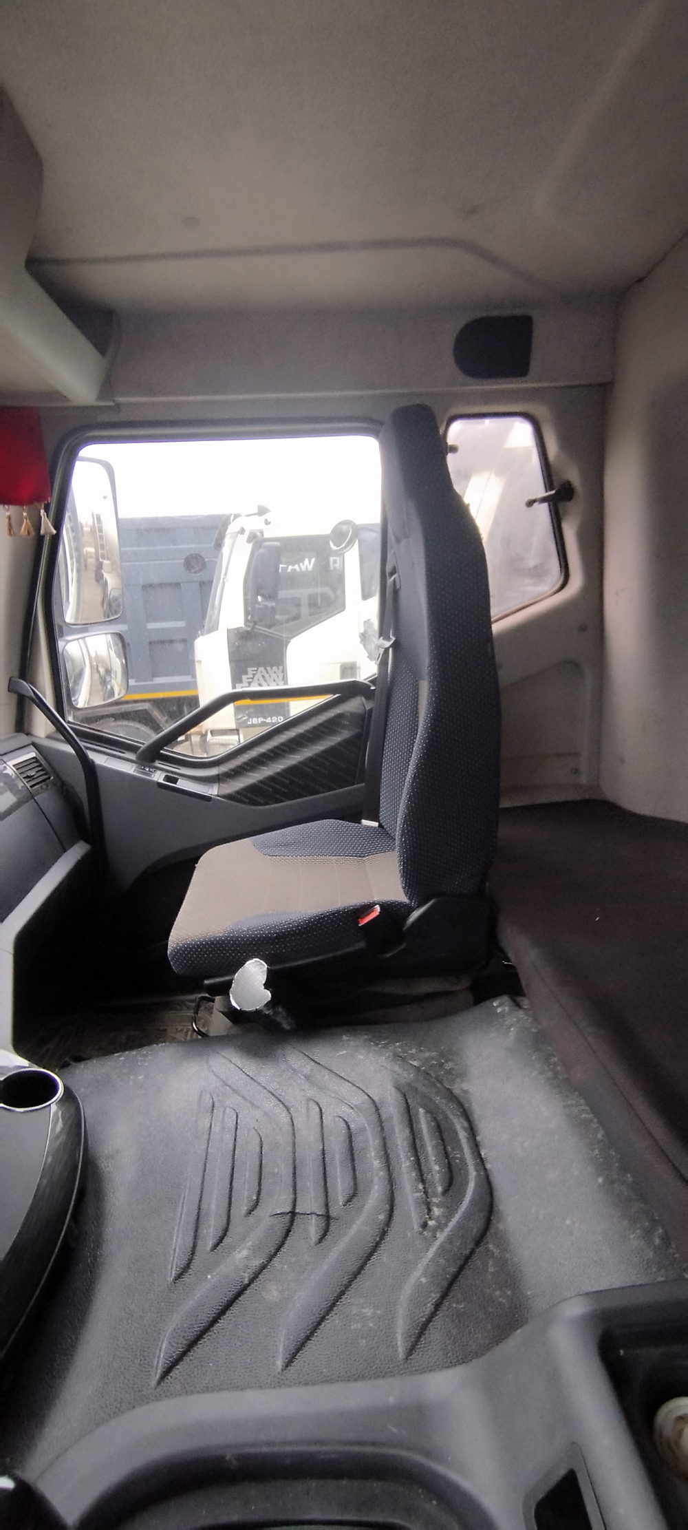 FAW J6 8x4 Самосвал СА3310Р66K24T4E5