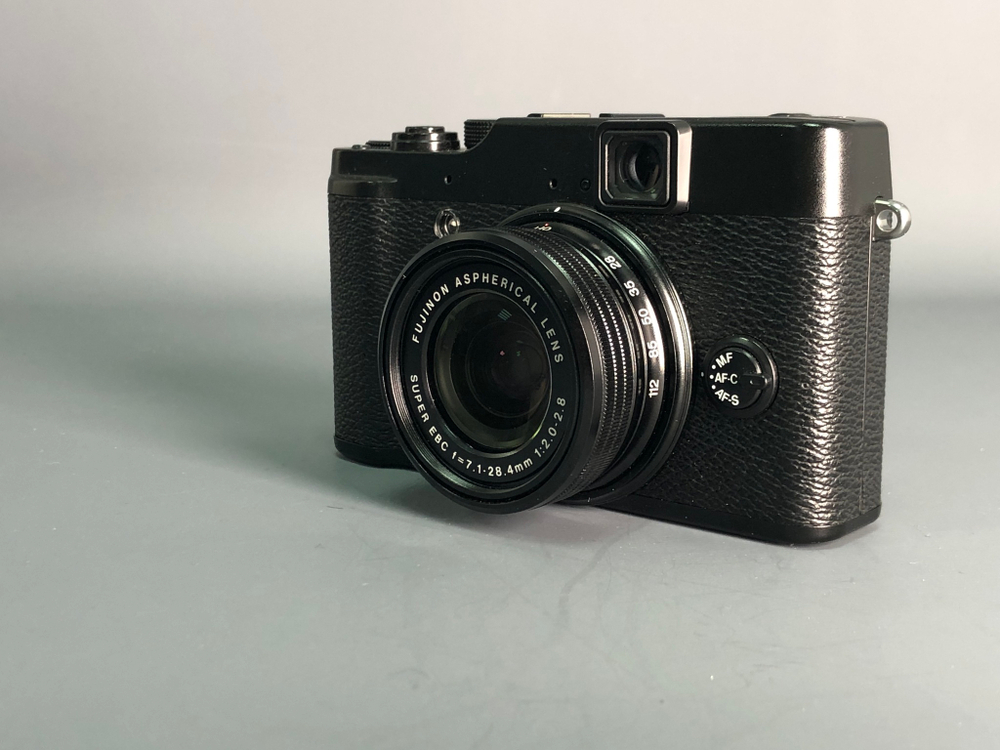 Fujifilm X10