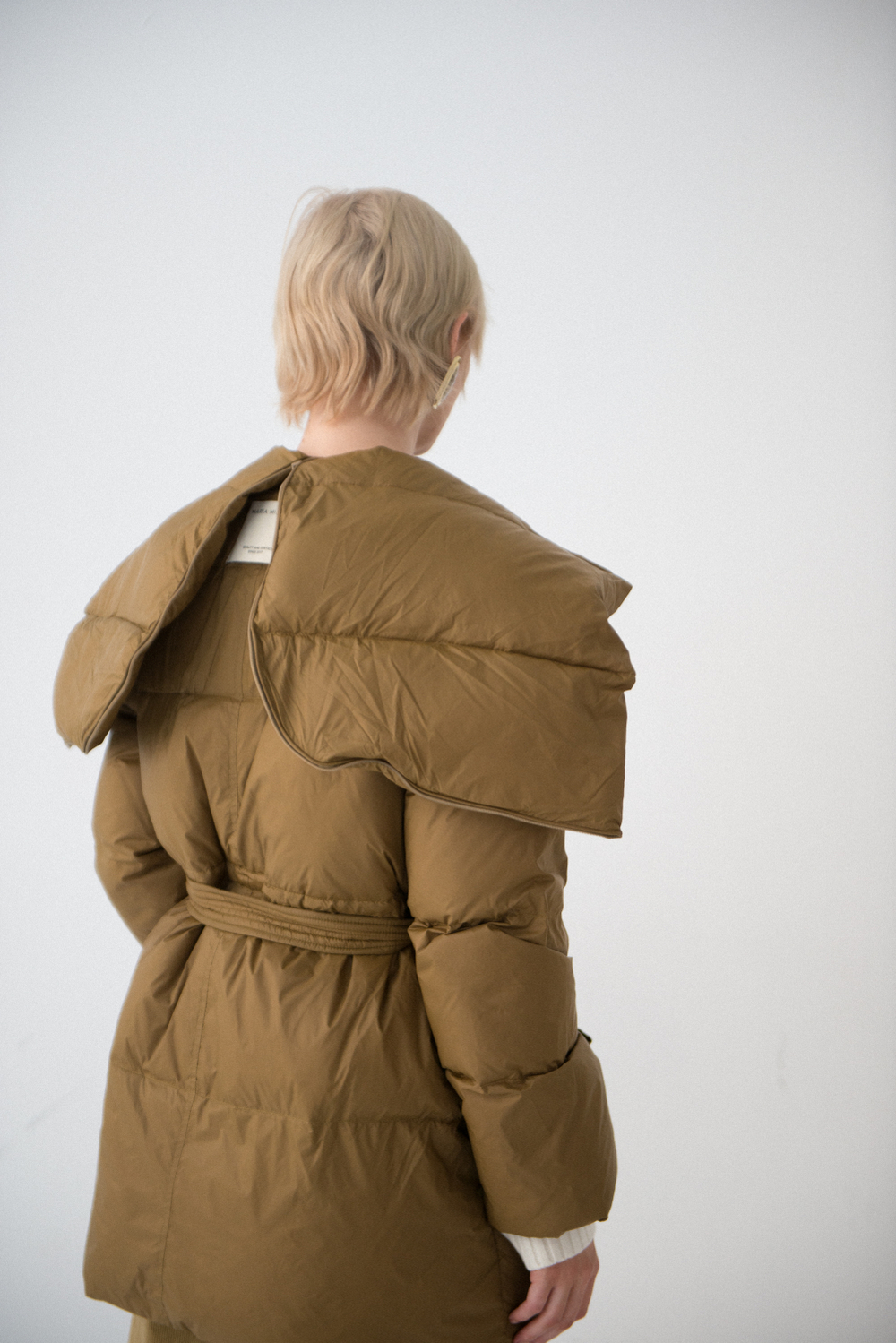 Пуховик с капюшоном YARMIN