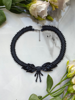 Колье "Бантик" ручной работы из бисера и кристаллов Swarovski