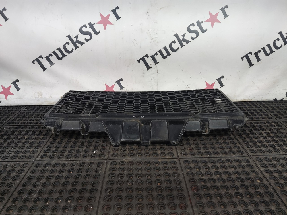 Решетка бампера нижняя 2023г