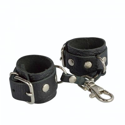 Черный кожаный брелок в виде наручников (Цвет: черный)