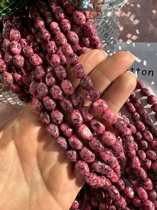 Нить бусин из тонированной яшмы 7,5-8мм (галтовка)