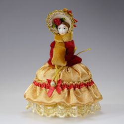 бежевый с красным