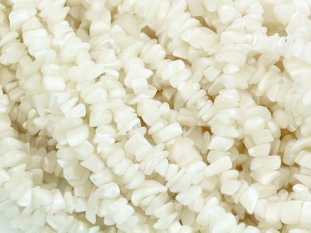 Нить бусин из перламутра 7-9мм (галька)