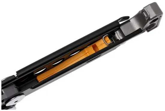 Мультитул пассатижи LEATHERMAN Signal (832265) с чехлом черный/желтый