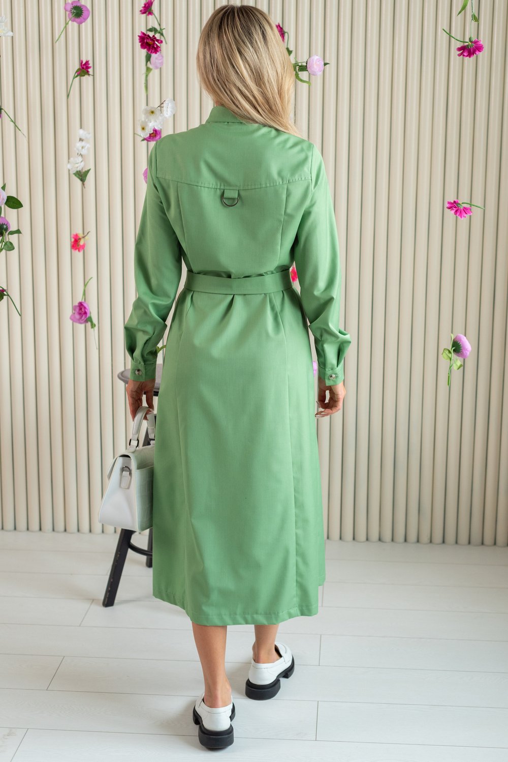 Платье-рубашка с разрезами из легкой костюмной вискозы