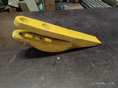 Зуб болтовой центральный 72A0051