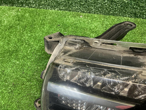 Фара левая Toyota Corolla E160 (2012-2016) галоген