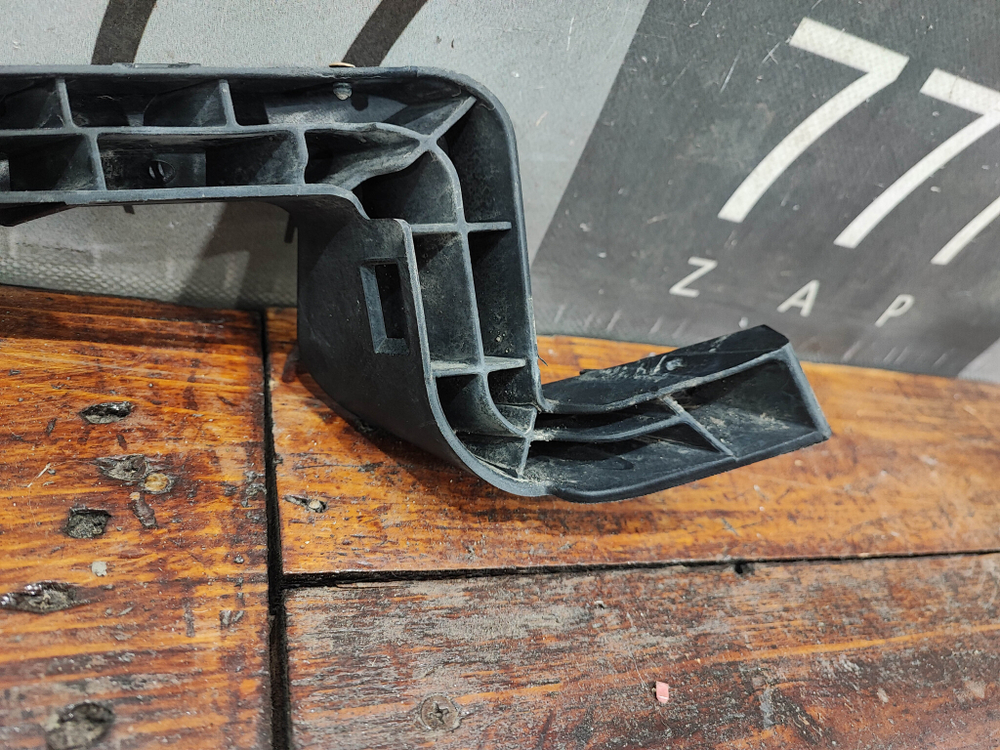 Кронштейн переднего бампера правый Kia Rio 4 (FB) 20-нв Б/У Оригинал 86554H0700