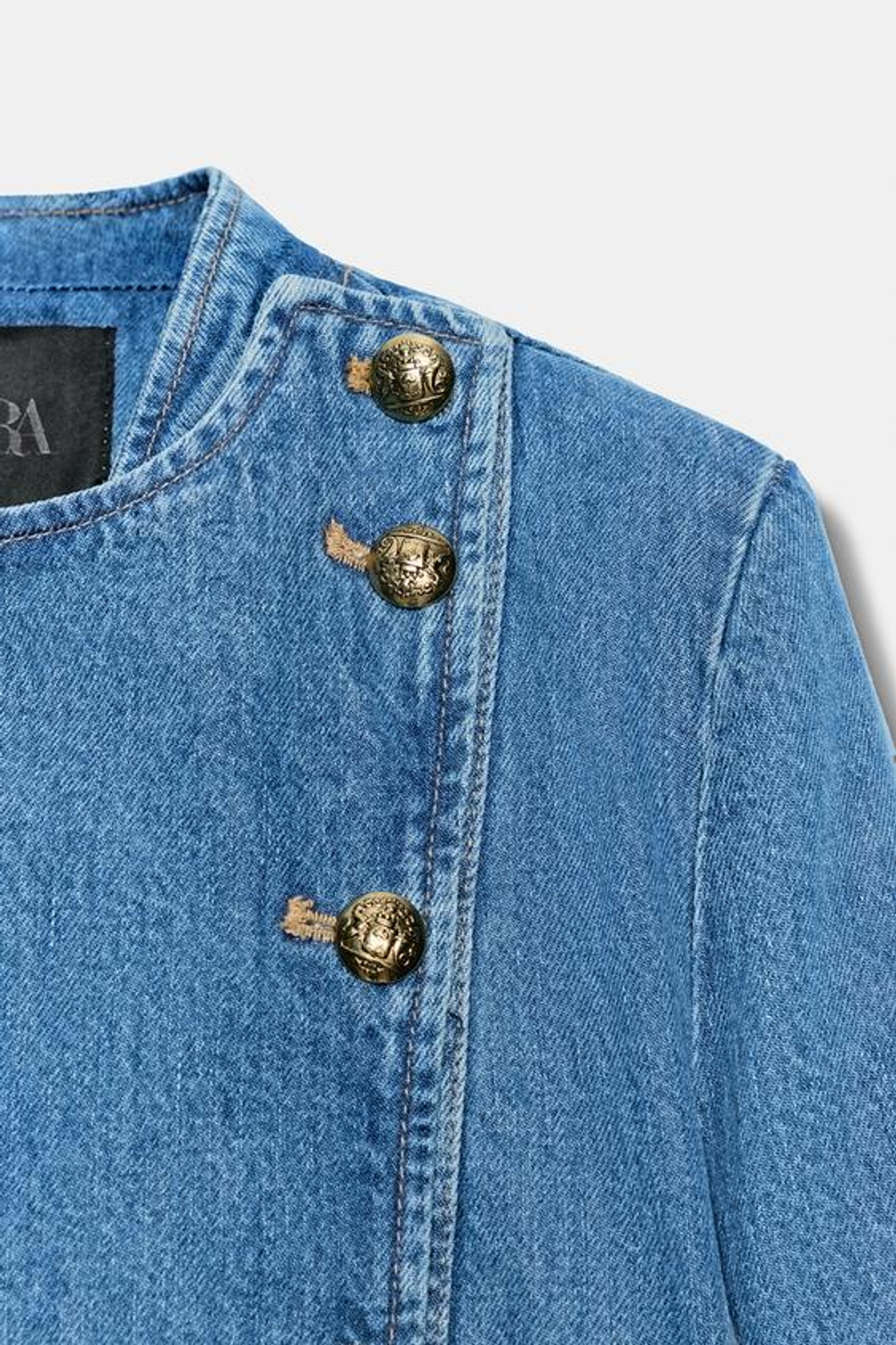 ZARA ДЖИНСОВАЯ КУРТКА С ПОДПЛЕЧНИКАМИ — ZW COLLECTION, ЛИНЯЛЫЙ СИНИЙ