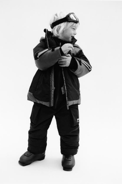 ZARA НЕПРОМОКАЕМАЯ ВЕТРОЗАЩИТНАЯ КУРТКА С КАПЮШОНОМ, ЧЕРНЫЙ