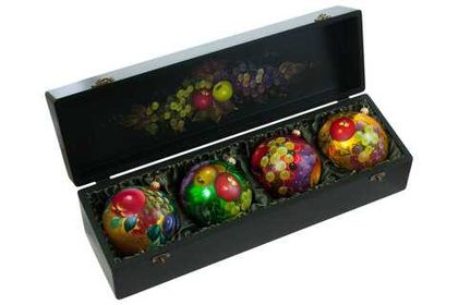 Set of 4 Christmas ball in a wooden box SET04D08112022034