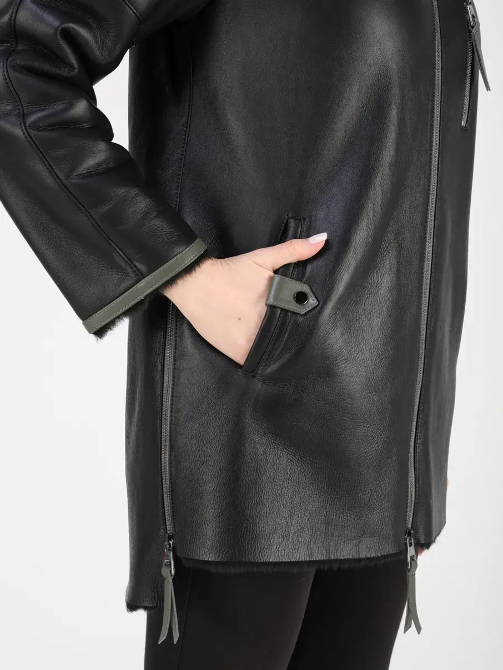 Дубленка зимняя натуральная с капюшоном