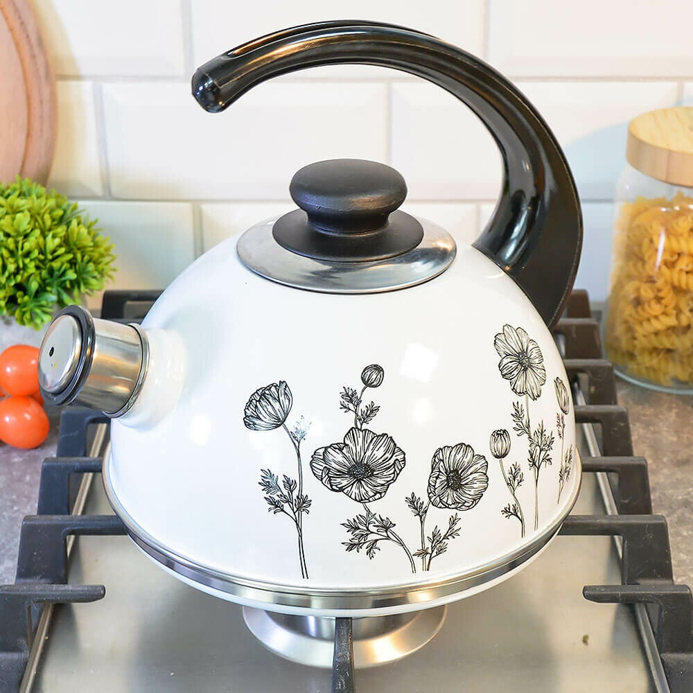Чайник 2,5л со свистком, консольная ручка, белый "Черная космея"