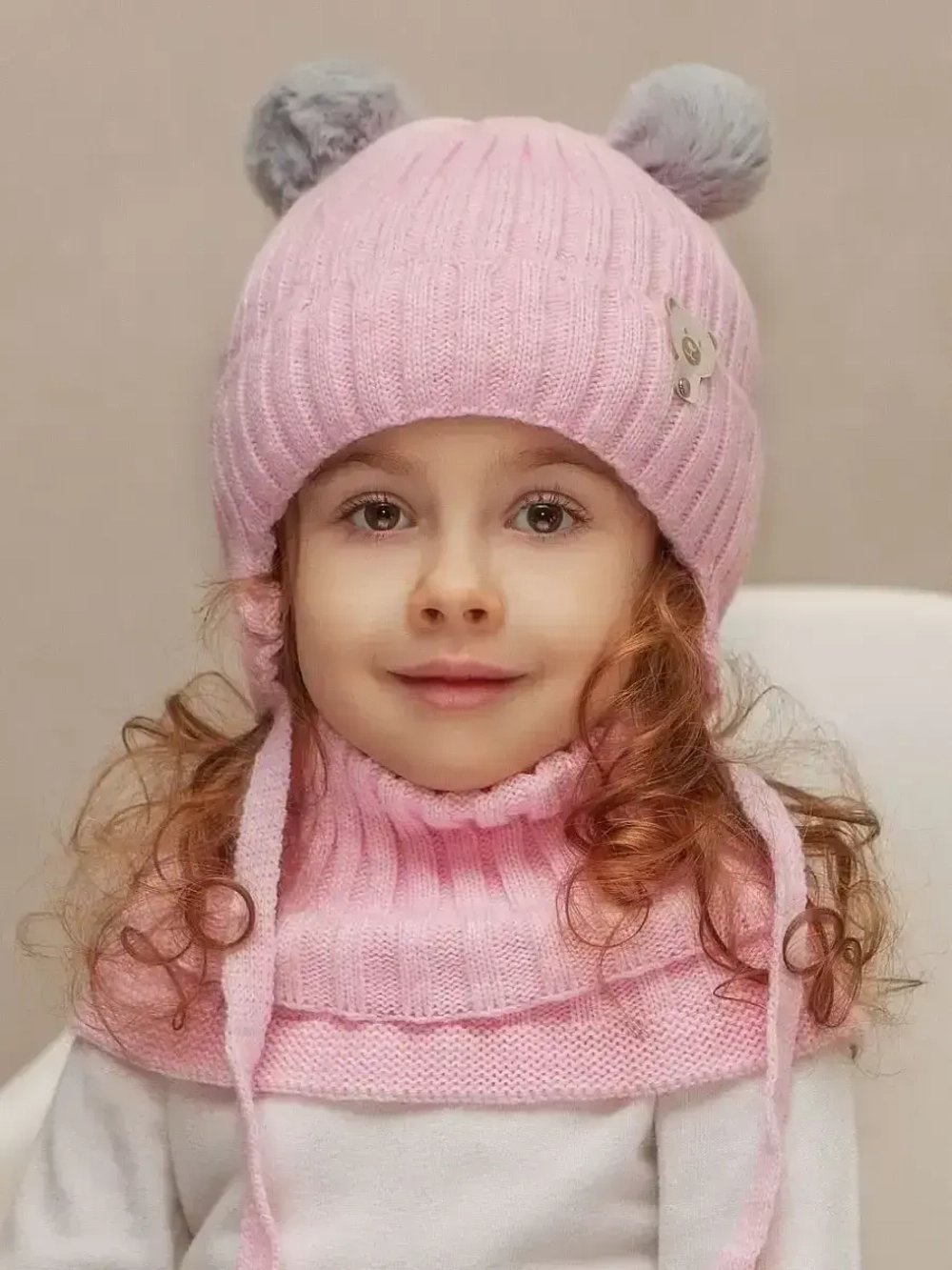 Шапка для девочки зимняя вязаная и снуд