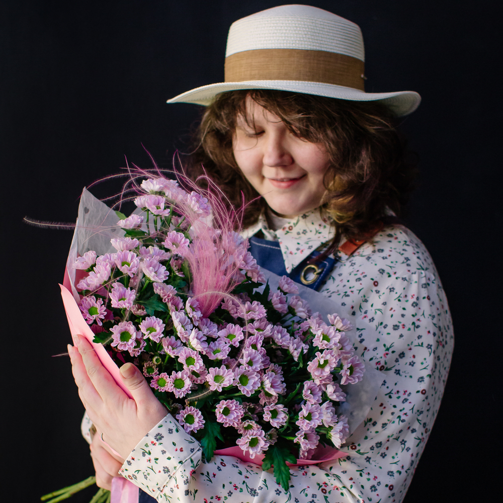 8. Милый стойкий букет из розовых ромашек