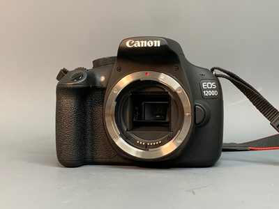 Canon 1200D kit 18-55mm 3.5-5.6 III 1.006 кадров