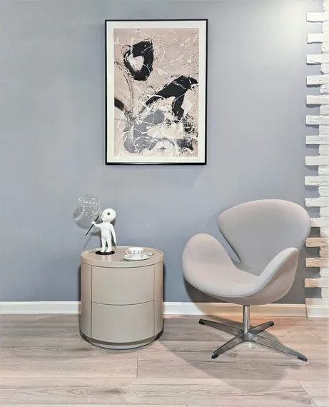 Прикроватная тумбочка 4267 с двумя ящиками, светло-серая