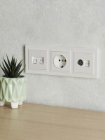 Рамка 3-м BRITE РУ-3-БрЖ жемчуж. IEK BR-M32-K36