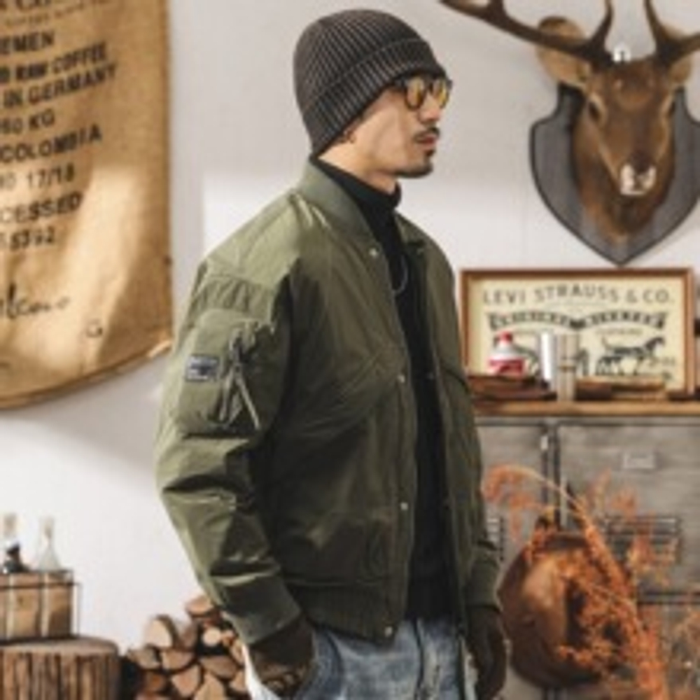 Бомбер мужской осень-зима,трикотажный воротник.Без капюшона.Наполнитель 90% белый утиный пух