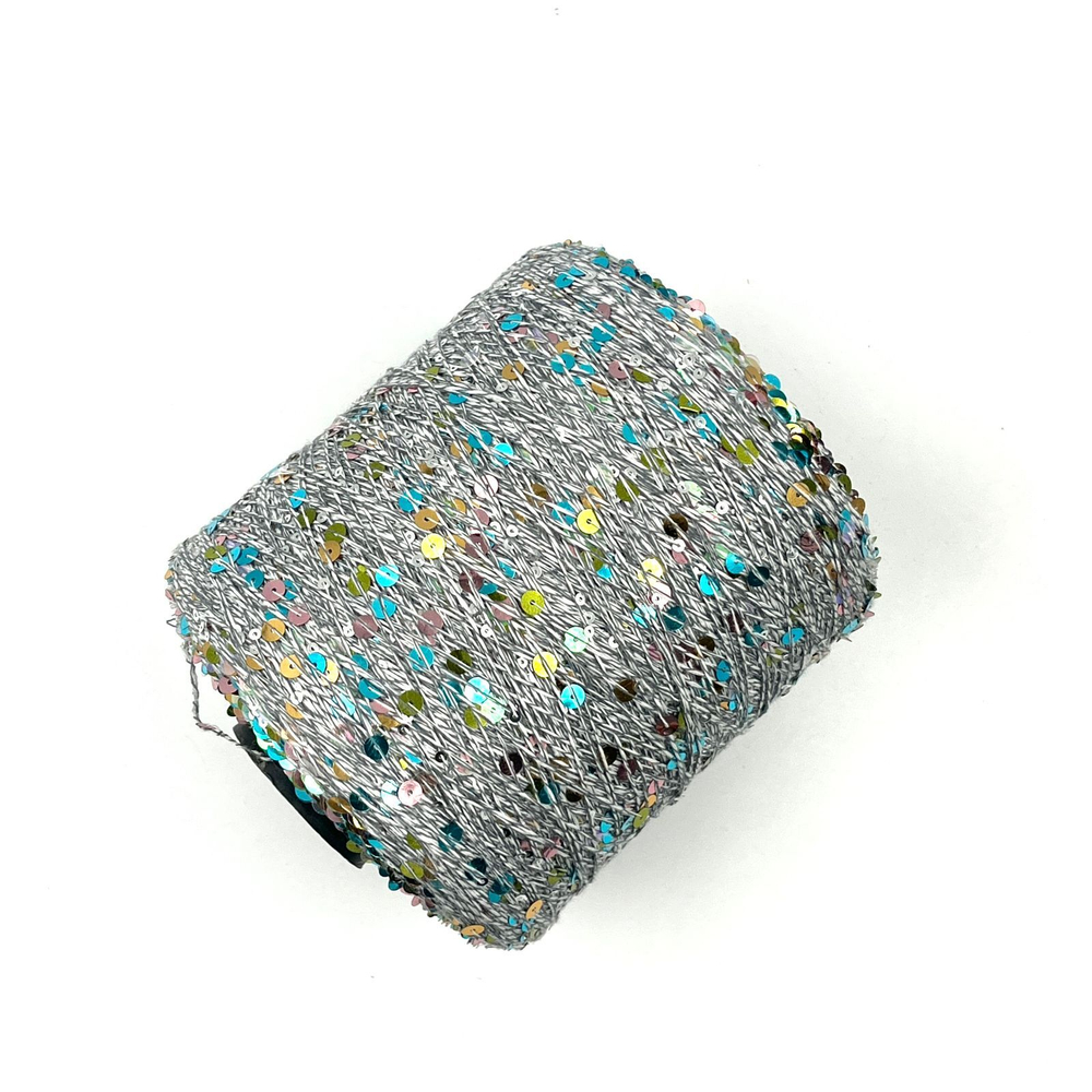 Королевские пайетки (3 и 6 мм), хлопок 100%, 330 м в 100 г, серо-бел/ разноцветный блеск