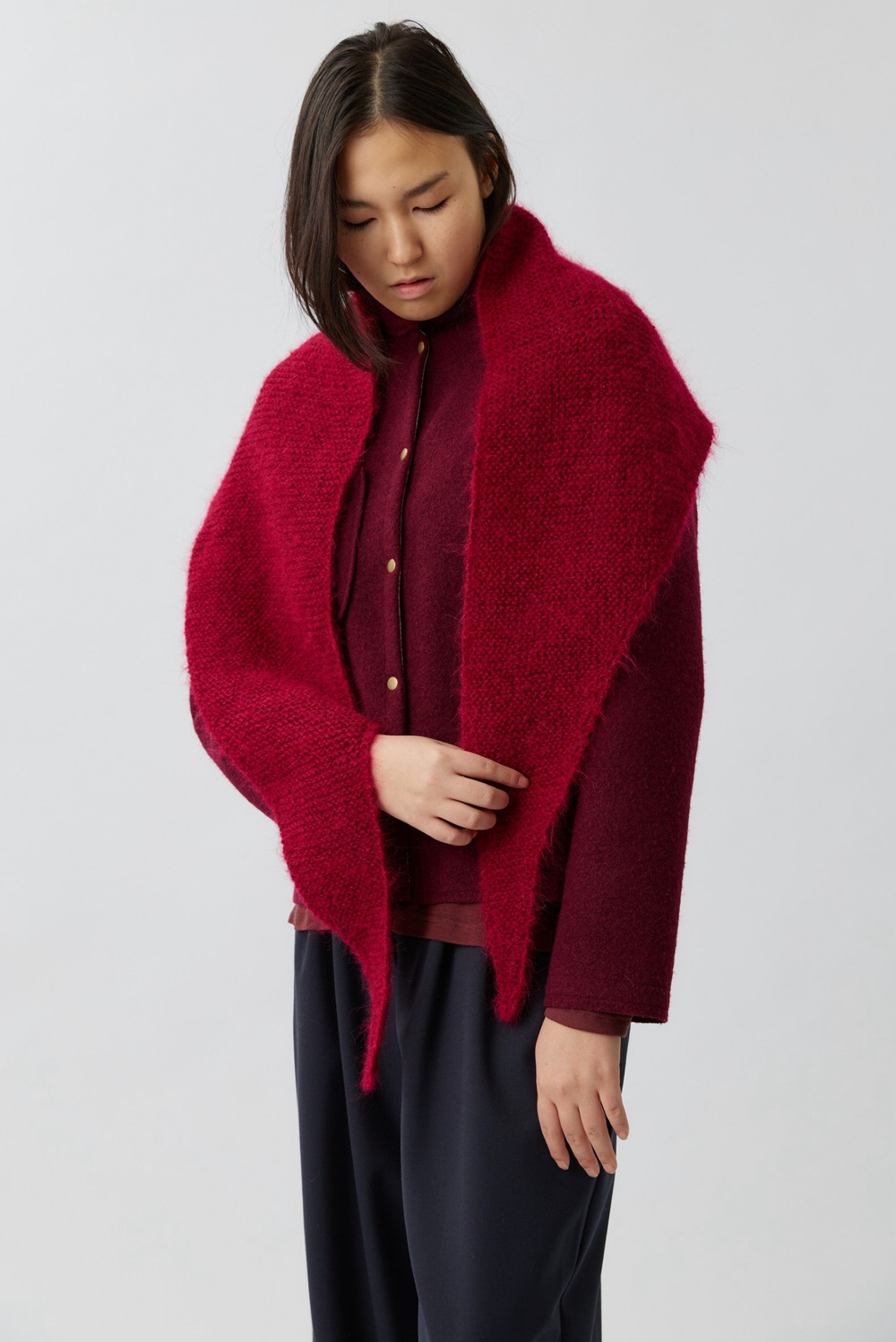 Косынка из мохера ягодного цвета