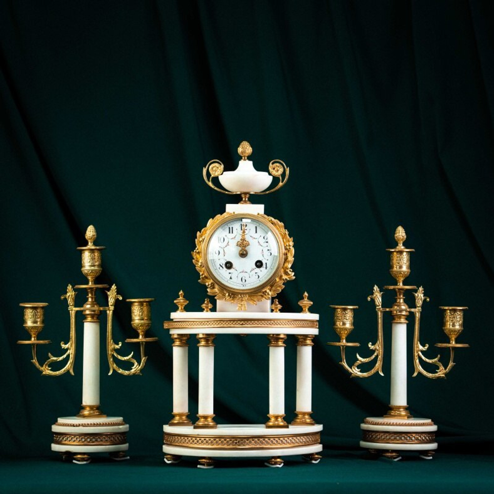 Каминный часовой гарнитур в стиле Людовика XVI
