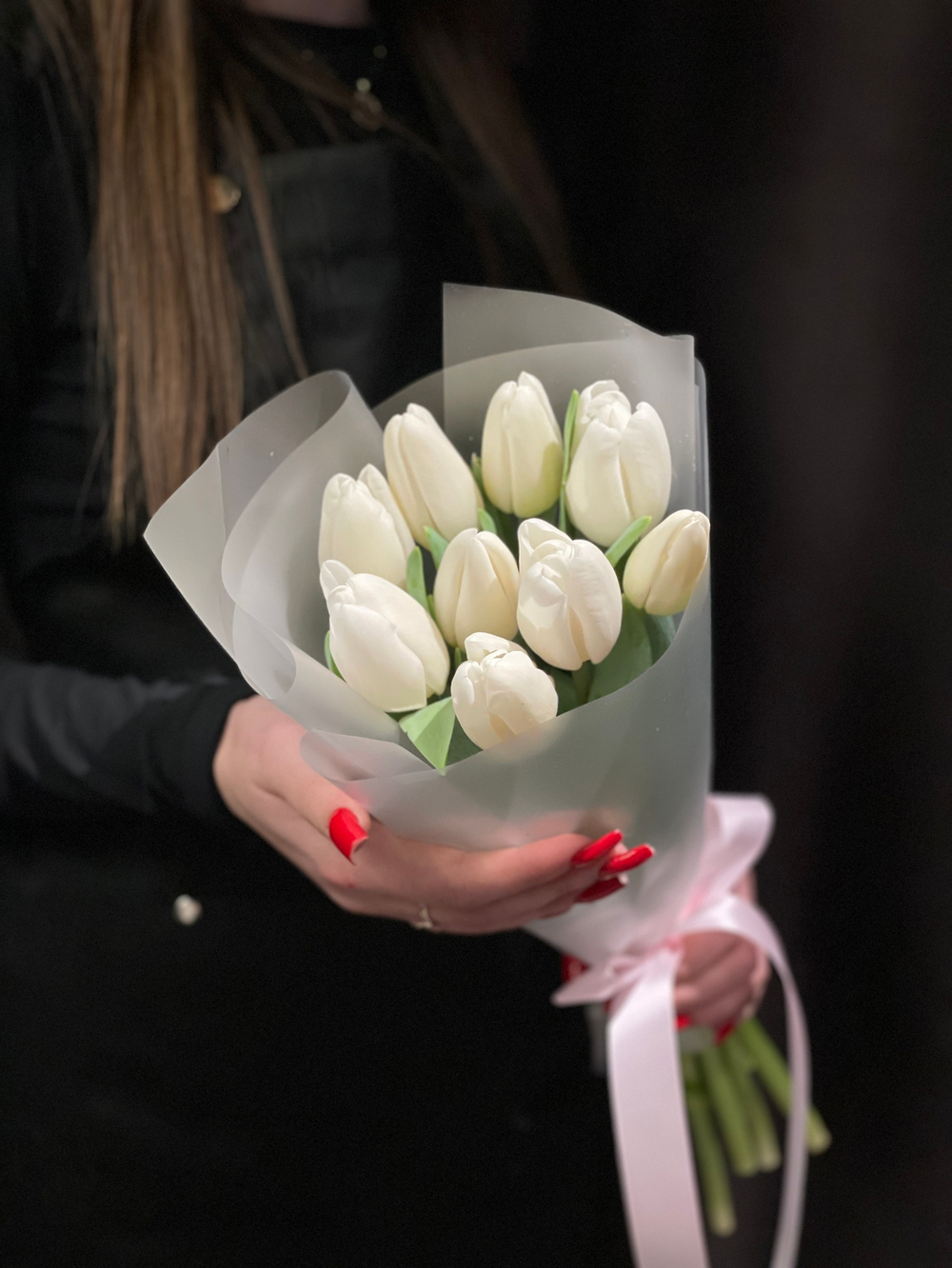 9 белоснежных тюльпанов