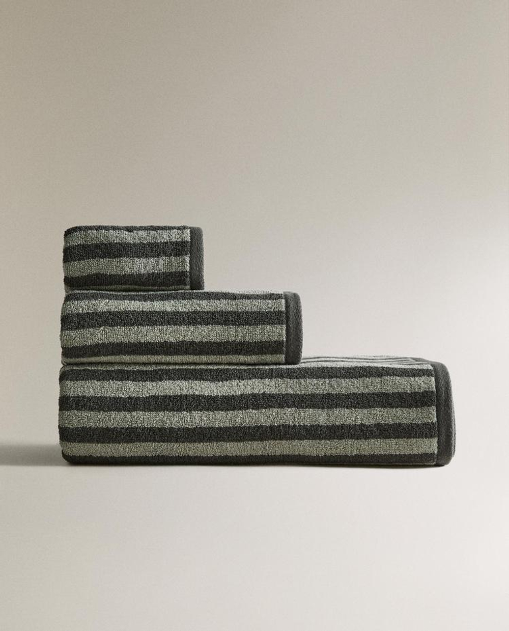 ZARA HOME БАННОЕ ПОЛОТЕНЦЕ С ЦВЕТНЫМИ ПОЛОСКАМИ, ЗЕЛЕНЫЙ