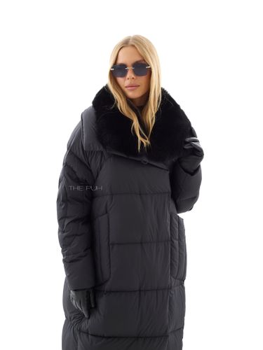 Длинный черный пуховик с мехом песца