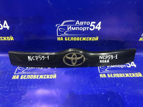 Вставка в багажник центральная TOYOTA SUCCEED 2003