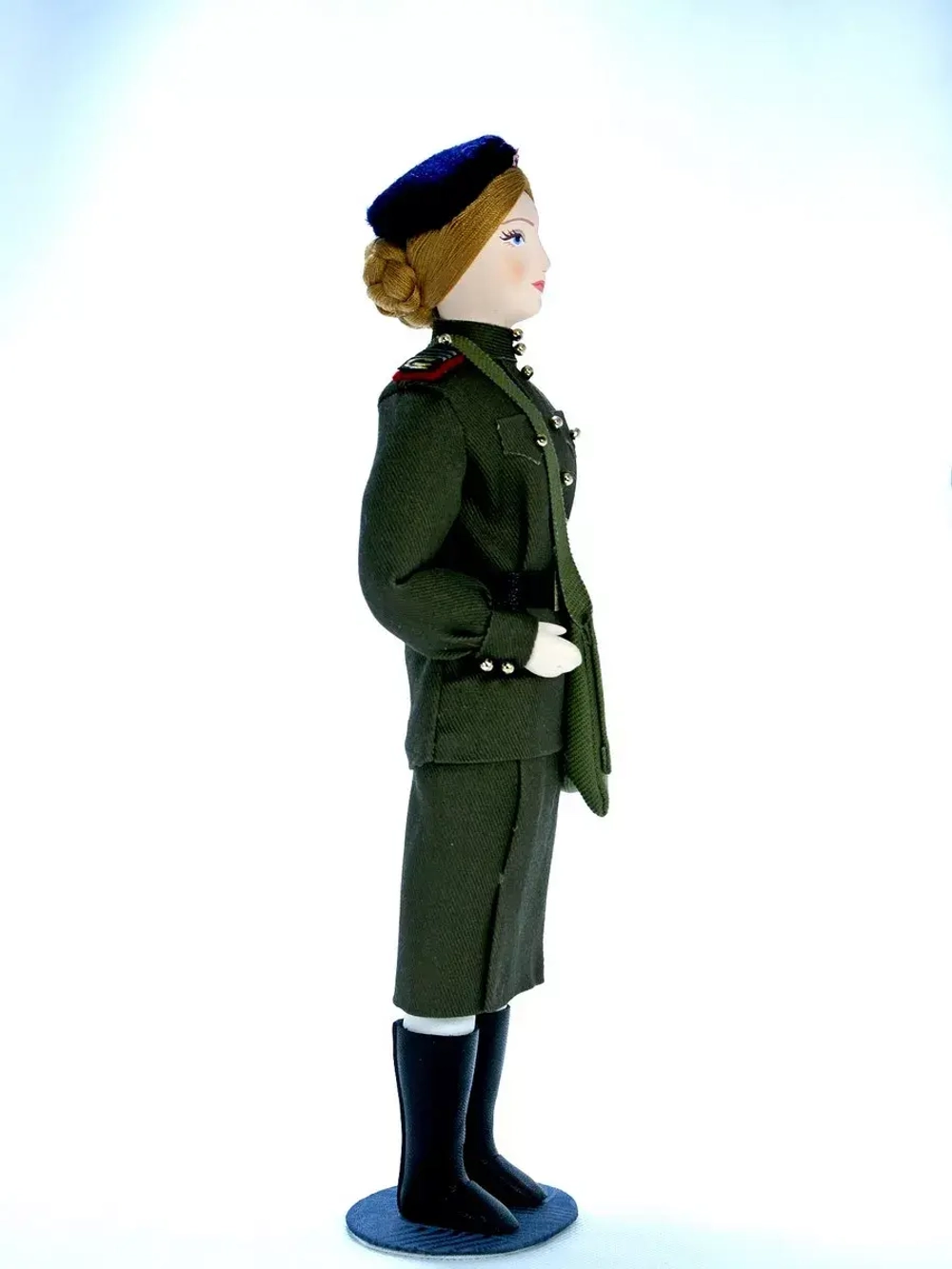 Кукла фарфоровая. Медсестра Красной армии