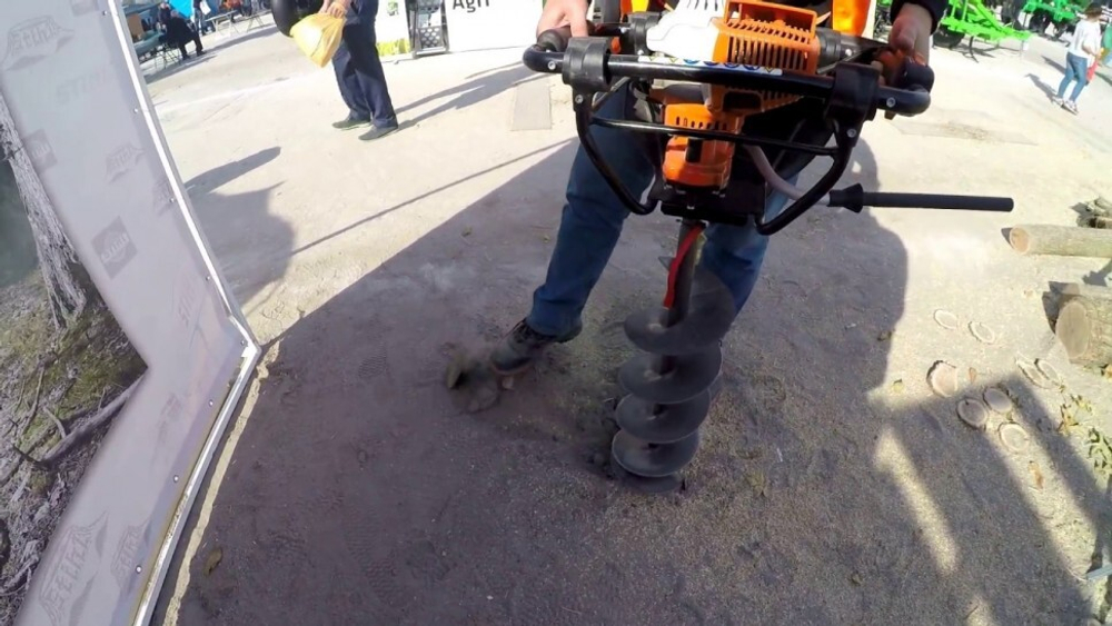 Бензобур Stihl BT 131