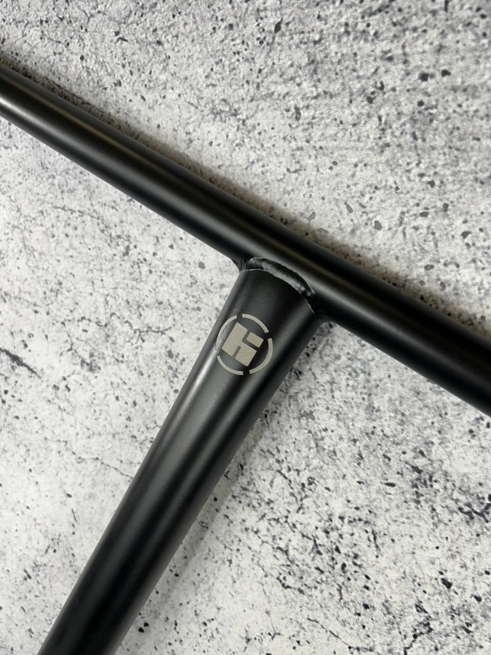 Руль HIPExtreme T-bar (баттинг) 720*610 мм, IHC 31,8 мм, черный