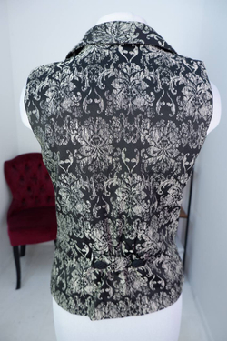 Жилет Vaide красивый, визуально на 46 размер