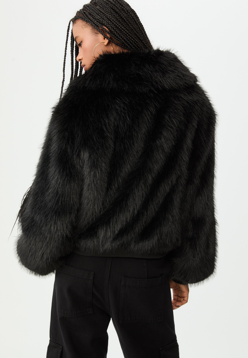 STRADIVARIUS Шуба из искусственного меха, черный