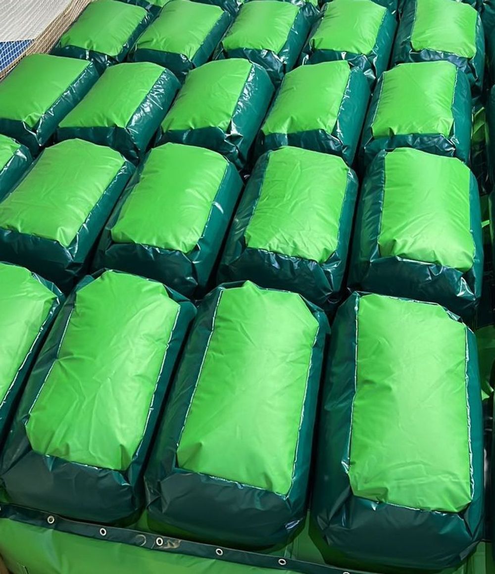 Надувная подушка зоны приземления для батутных центров - на съёмных грибках - УСИЛЕННАЯ