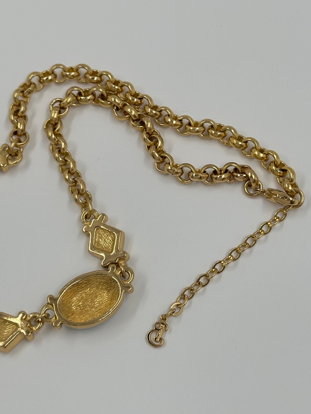 Колье с зелёной эмалью и кристаллами Burberry