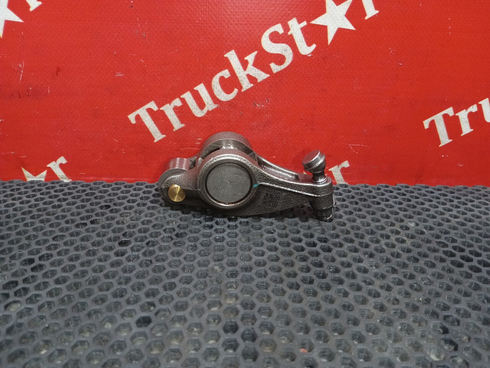 Коромысло впускного клапана 2024г.