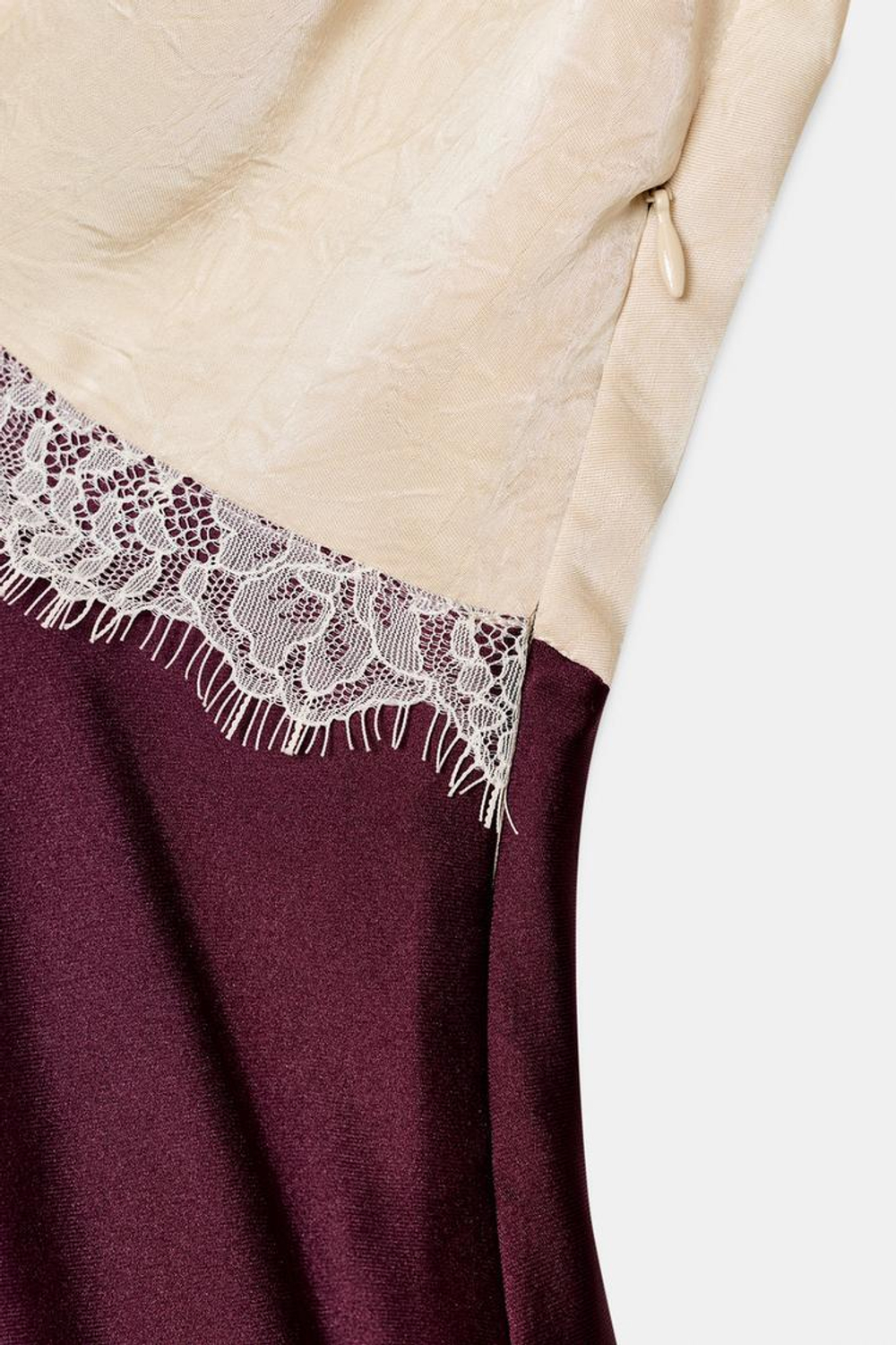 ZARA АТЛАСНОЕ ПЛАТЬЕ МИДИ С КОМБИНИРОВАННЫМ КРУЖЕВОМ, БУРГУНДИ