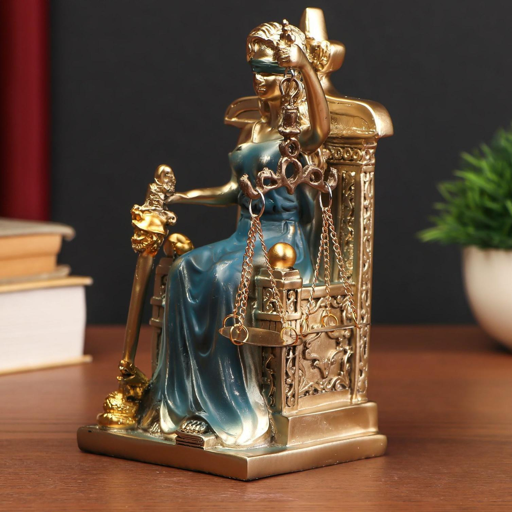 Сувенир полистоун "Богиня Фемида на троне" золотистый с синим 19х10х9 см