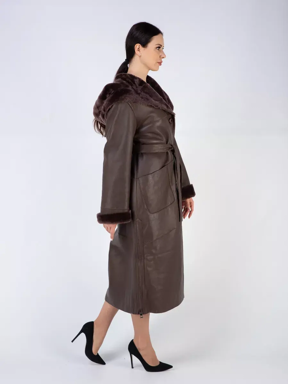 Дубленка зимняя натуральная с капюшоном