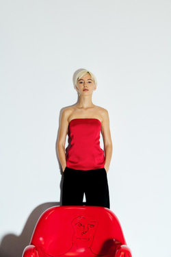 ZARA АТЛАСНЫЙ ТОП С ОТКРЫТЫМИ ПЛЕЧАМИ, КРАСНЫЙ