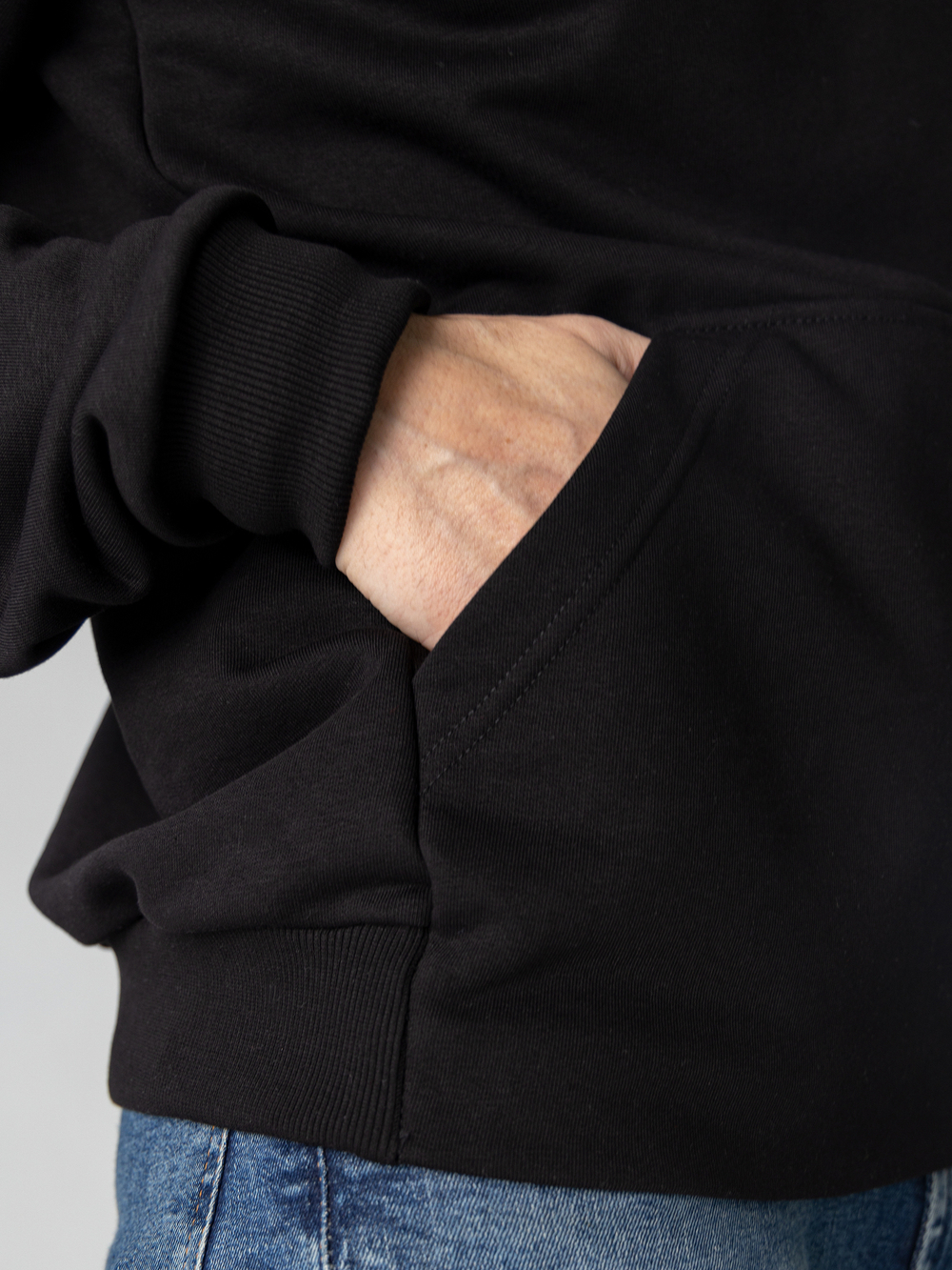 Свитшот черный с карманом и вышивкой Город Горький