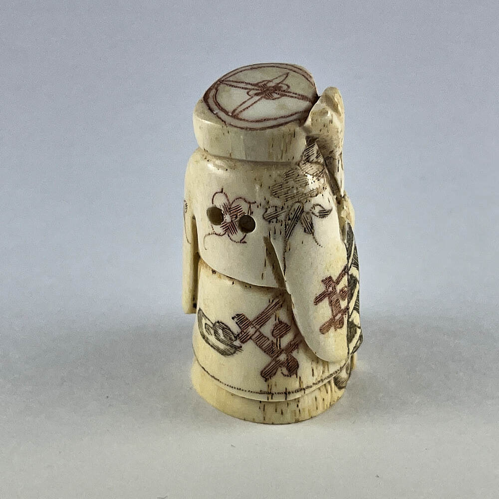 Статуэтка нэцкэ Дзюродзин с посохом и корзиной рыбы